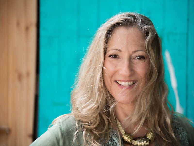 פרק 55 | לכתוב סיפור חדש ✍ | על מנהיגות אישית, אובדן ובחירה בחיים 🌱